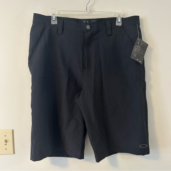 Oakley NWT Black Take Golf Shorts - Picture 1 of 5